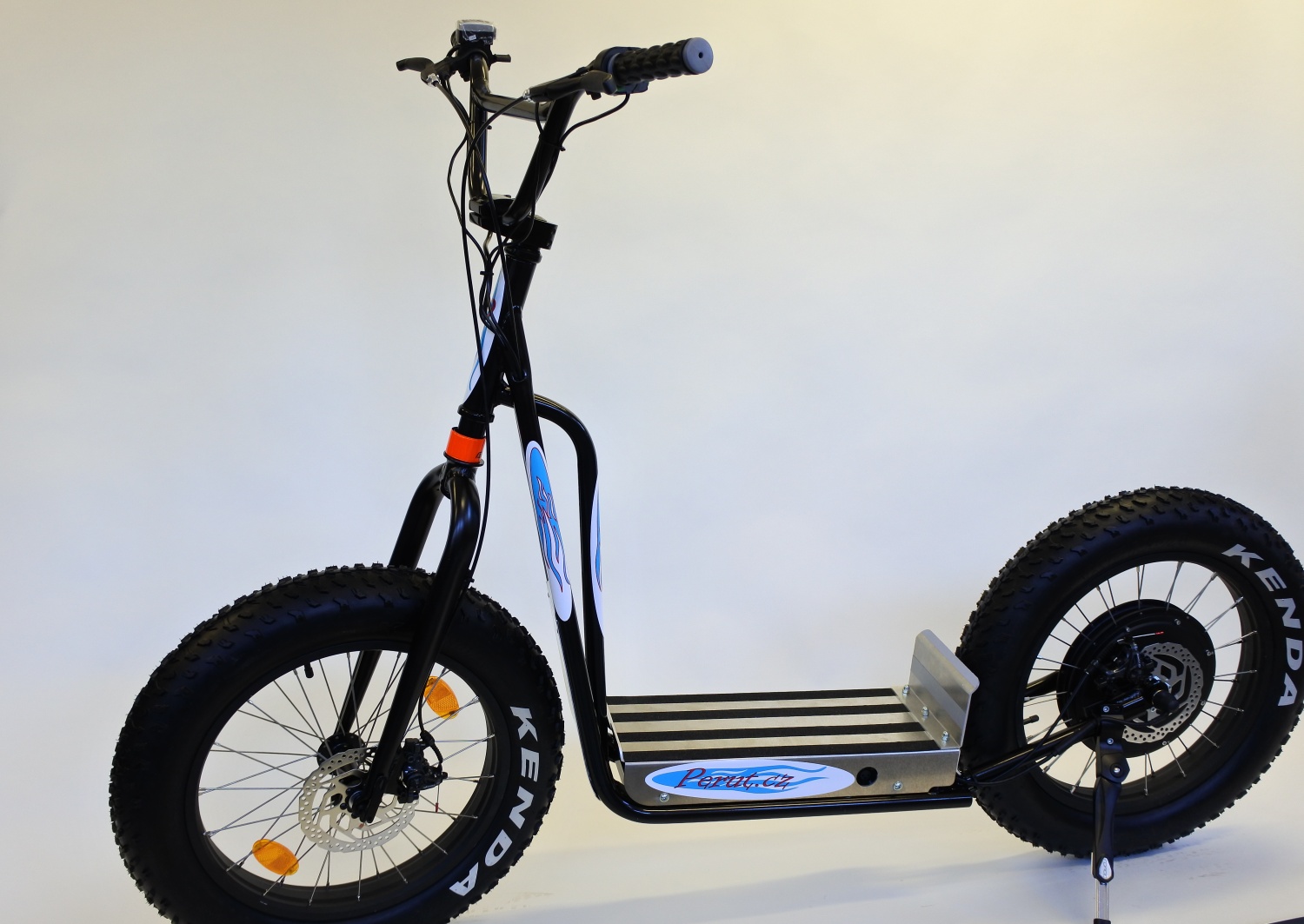 Perut Bat, Batéria 16 Ah, Motor 2000 W, Nabíjačka Rychlá 48 V 4A